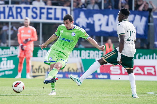 Fussball: Österreich: Testspiel 2025 2026 - 03.10.2026 - SC Austria Lustenau vs. FC Schalke 04 - SUN MINIMEAL Arena (Lustenau, Österreich); Ron Schallenberg (Schalke 04), Lord Afrifa (Austria Lustenau) Copyright: xLUKAxKOLANOVICx