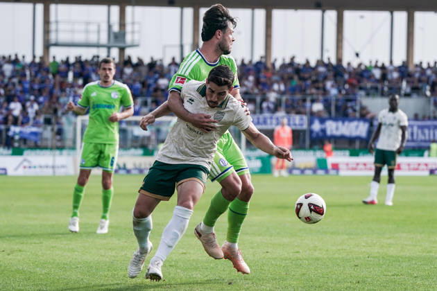 Fussball: Österreich: Testspiel 2025 2026 - 03.10.2026 - SC Austria Lustenau vs. FC Schalke 04 - SUN MINIMEAL Arena (Lustenau, Österreich); Danilo Soares (Austria Lustenau), Adrian Gantenbein (Schalke 04) Copyright: xLUKAxKOLANOVICx