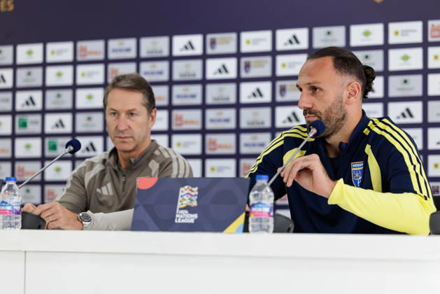 SOCCER - NL, KOS vs AUT PRISTINA,KOSOVO,03.OCT.26 - SOCCER - UEFA Nations League, OEFB international match, Länderspiel, Nationalmannschaft Kosovo vs Austria, preview, press conference, PK, Pressekonferenz team KOS. Image shows head coach Franco Foda and Dion Kacuri (KOS).  GEPAxpictures xArminxRauthner