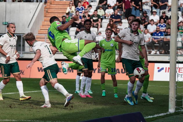 Fussball: Österreich: Testspiel 2025 2026 - 03.10.2026 - SC Austria Lustenau vs. FC Schalke 04 - SUN MINIMEAL Arena (Lustenau, Österreich); Moussa Sylla (Schalke 04) trifft das Tor zum 0-1 Copyright: xLUKAxKOLANOVICx