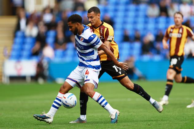 Andy Rinomhota of Reading and Kayden Jackson of Bradford City. Reading v Bradford City, EFL Sky Bet League One, Football, Select Car Leasing Stadium, Reading, UK - 03 Oct 2026Reading Select Car Leasing Stadium United Kingdom EDITORIAL USE ONLY No use with unauthorised audio, video, data, fixture lists, club league logos or live services. Online in-match use limited to 120 images, no video emulation. No use in betting, games or single club league player publications. Copyright: xJamesxMarsh Shutterstockx 17183697ba