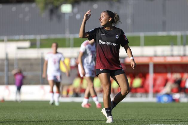 Nicole Ojukwu (SC Freiburg) gestikuliert, Gestik waehrend des Spiels der Frauen Bundesliga zwischen 1.FC Koeln und SC Freiburg, Franz-Kremer-Stadion am 03. October 2026 in Koeln, Deutschland. (Foto von Oliver Kaelke DeFodi Images) +++ Nicole Ojukwu (SC Freiburg) gestures during the Bundesliga match between 1.FC Koeln and SC Freiburg at Franz-Kremer-Stadion on October 3, 2026 in Cologne, Germany. (Photo by Oliver Kaelke DeFodi Images) DFB DFL REGULATIONS PROHIBIT ANY USE OF PHOTOGRAPHS AS IMAGE SEQUENCES AND OR QUASI-VIDEO. (Photo by Oliver Kaelke DeFodi Images) -