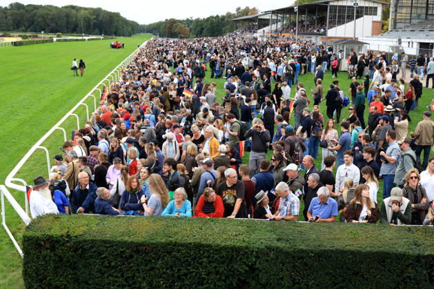 03.10.2026, ISO GER DEU Pferdesport, Tag der Deutschen Einheit, 2026, Hoppegarten Sieger Thore Hammer-Hansen auf Snow Player nordphoto GmbH Engler Berlin Hoppegarten Berlin Deutschland Copyright: xNordphotox xEnglerx
