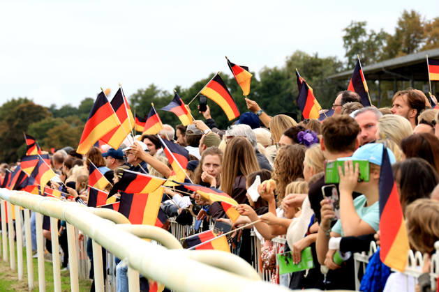 03.10.2026, ISO GER DEU Pferdesport, Tag der Deutschen Einheit, 2026, Hoppegarten Sieger Thore Hammer-Hansen auf Snow Player nordphoto GmbH Engler Berlin Hoppegarten Berlin Deutschland Copyright: xNordphotox xEnglerx