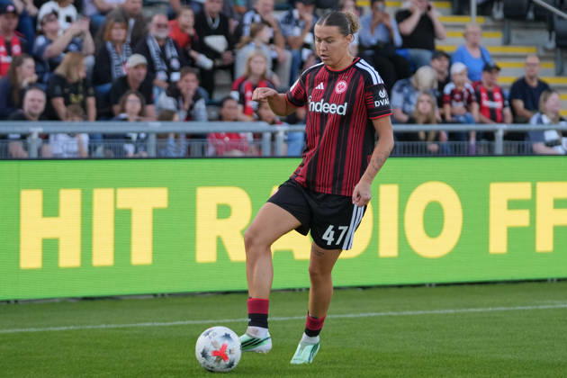 Deutschland: Fußball Google Pixel Frauen-Bundesliga 2026 2027, 6. Spieltag - SV Eintracht Frankfurt vs FC Bayern München - Am Brentanobad (Frankfurt): Larissa Mühlhaus (SGE, 47) am Ball Copyright: xTobiasxWentzellx
