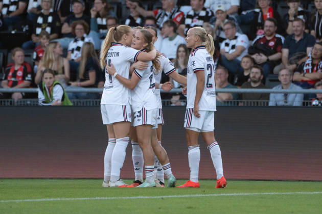 03.10.2026, xhfmx, Fussball Google Pixel Frauen-Bundesliga, Eintracht Frankfurt - FC Bayern München Die FC Bayern Frauen bejubelnd das 0:1 in Frankfurt Tor, Goal, Jubel, Celebration Alara Åžehitler (FC Bayern München), Sophie Proost (FC Bayern München), Klara Bühl (FC Bayern München), Pernille Harder (FC Bayern München) Frankfurt am Main