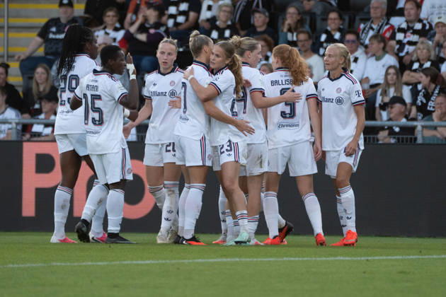 03.10.2026, xhfmx, Fussball Google Pixel Frauen-Bundesliga, Eintracht Frankfurt - FC Bayern München Die FC Bayern München Frauen bejubeln das 0:1 in Frankfurt. Tor, GOal, Jubel, Celebration Frankfurt am Main