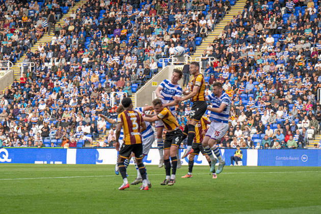 Reading v Bradford City, EFL Sky Bet League 1 Bradford defending a cross during the EFL Sky Bet League 1 match between Reading and Bradford City at the Select Car Leasing Stadium, Reading, UK on 3 October 2026. Reading Select Car Leasing Stadium Berkshire UK Editorial use only DataCo restrictions apply See www.football-dataco.com , Copyright: xStevexBaileyx PSI-24965-0089