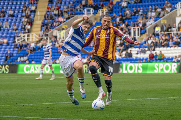 Reading v Bradford City, EFL Sky Bet League 1 Josh Stokes of Reading FC and Antoni Sarcevic of Bradford City during the EFL Sky Bet League 1 match between Reading and Bradford City at the Select Car Leasing Stadium, Reading, UK on 3 October 2026. Reading Select Car Leasing Stadium Berkshire UK Editorial use only DataCo restrictions apply See www.football-dataco.com , Copyright: xStevexBaileyx PSI-24965-0094