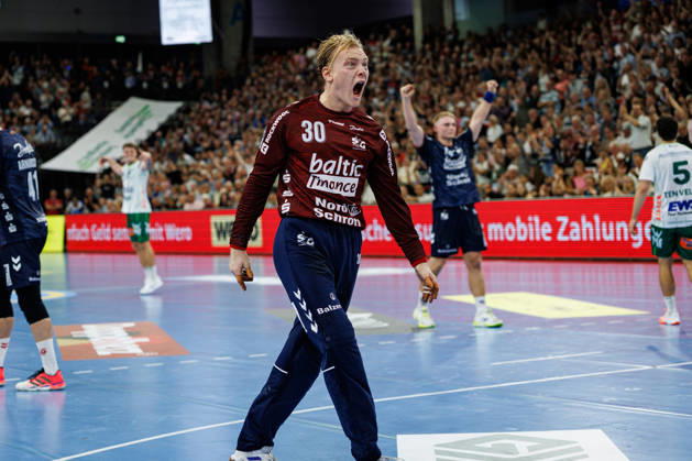 Opel HBL: SG Flensburg-Handewitt vs FRISCH AUF! Göppingen; 03.10.26 Jubel Freude über gehaltenen Ball bei Simon Möller (Nr.30, SG Flensburg-Handewitt) Opel HBL: SG Flensburg-Handewitt vs FRISCH AUF! Göppingen, GGW Arena am 03.10.26 Copyright: xBEAUTIFULxSPORTS MarioxM.xKobergx