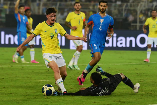 International Friendly, Länderspiel, Nationalmannschaft football match between India and Brazil Kolkata, Oct 03 (ANI): Brazil and Indian footballers in action during the international friendly football match between India and Brazil at Salt Lake Stadium, in Kolkata on Saturday. Kolkata West Bengal India Copyright: xANIx ANI_20261003394