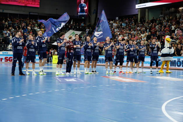 Opel HBL: SG Flensburg-Handewitt vs FRISCH AUF! Göppingen; 03.10.26 Jubel nach Sieg Team SG Flensburg-Handewitt Opel HBL: SG Flensburg-Handewitt vs FRISCH AUF! Göppingen, GGW Arena am 03.10.26 Copyright: xBEAUTIFULxSPORTS MarioxM.xKobergx