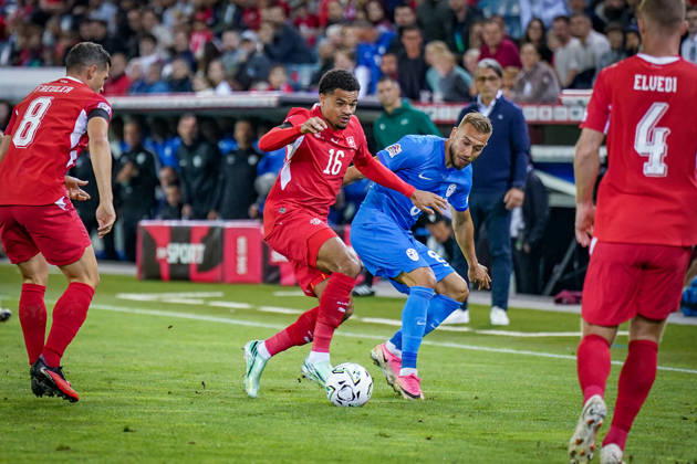 Fussball UEFA Nations League 2026 - 2027, 3. Spieltag - Schweiz vs Slowenien - Thermoplan Arena (Luzern): Zachary Athekame (Schweiz, 16) und Sandi Lovric (Slowenien, 8) im Zweikampf Copyright: xJOERANxSTEINSIEKx