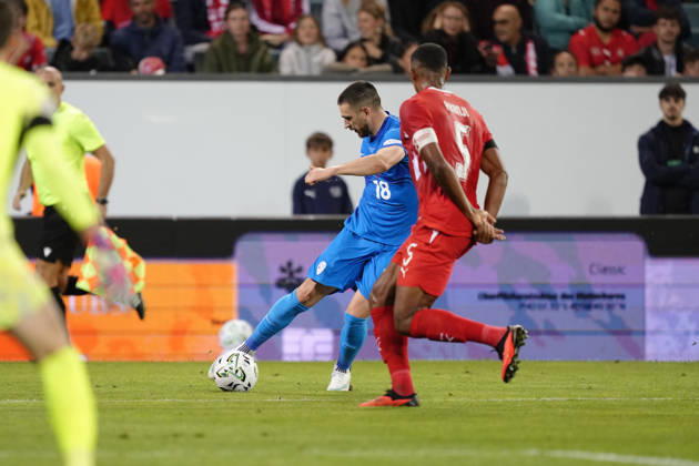 Luzern, Switzerland - October 03: Zan Vipotnik (18 SLO) against Manuel Akanji (5 SUI) during the UEFA Nations League match between Switzerland and Slovenia at thermoplan arena on October 03, 2026 in Luzern, Switzerland. Copyright: xKjetilxWaberx xSPPx Sportspressphoto_SPR244777