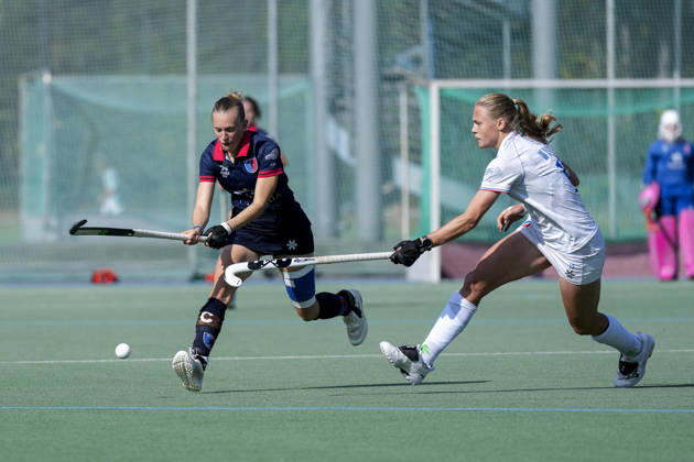 v.li.: Alessa Volkert (BHC, 7, Kapitänin), Ines Wanner (MHC, 12), Zweikampf, Spielszene, Duell, duel, tackle, tackling, Dynamik, Action, Aktion, 03.10.2026, Mannheim (Deutschland), Hockey, 1. Bundesliga, Damen, Mannheimer HC - Berliner HC