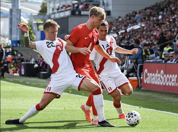 October 3, 2026, Montreal, Pq, Canada: Peru s Oliver Sonne (22) challenges Canada s Luc De Fougerolles (4) during first half International Friendly, Länderspiel, Nationalmannschaft soccer action in Montreal, on Saturday, Oct. 3, 2026. Canada News - October 3, 2026 - ZUMAc35_ 20261003_zaf_c35_032 Copyright: xGrahamxHughesx