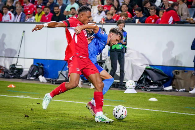 Fussball UEFA Nations League 2026 - 2027, 3. Spieltag - Schweiz vs Slowenien - Thermoplan Arena (Luzern): Dan Ndoye (Schweiz, 11) und David Brekalo (Slowenien, 23) im Zweikampf Copyright: xJOERANxSTEINSIEKx
