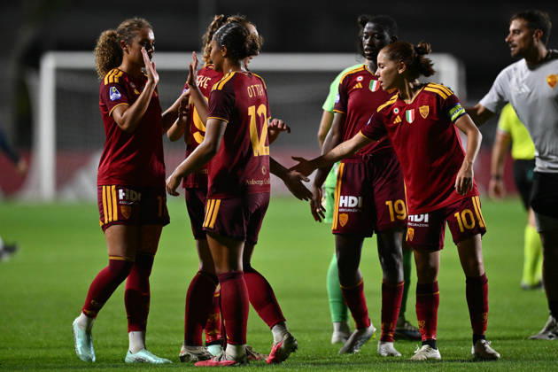SOCCER - Women s Serie A - AS Roma vs. SS Lazio Women Photo by IPA ABACAPRESS.COM89273241 - A.S. Roma Women players at the end of the Serie A Women Athora match—Matchday 2—between A.S. Roma and S.S. Lazio Women at the Tre Fontane Stadium on October 3, 2026, in Rome, Italy. Rome Italy Copyright: xIPAxSport ABACAx