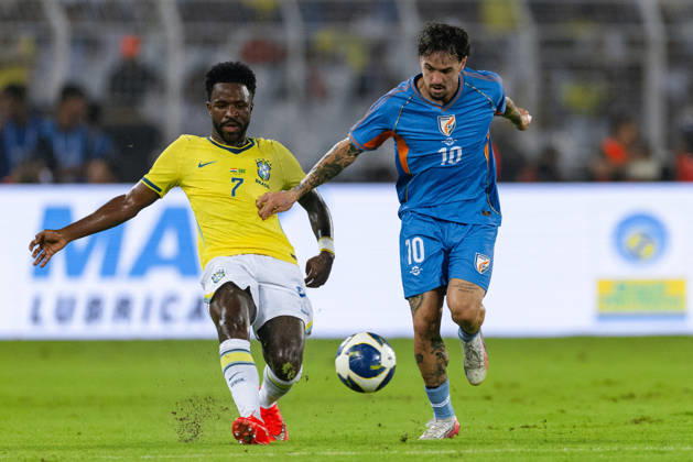 KOLKATA, INDIA - OCTOBER 3: Vinicius Junior of Brazil and Ryan Williams of India duel for the ball during friendly match between India and Brazil at the Vivekananda Yuba Bharati Krirangan (VYBK) Stadium in Kolkata, India on 3rd October, 2026 Copyright: xUnnatixNaidux Sportspressphoto_SPR245114