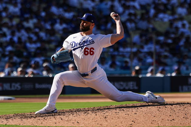 MLB, Baseball Herren, USA National League Division Series - Dodgers vs Braves Game 1 Los Angeles Dodgers pitcher Tanner Scott throws a pitch during the ninth inning in Game 1 of the National League Division Series between the Atlanta Braves and the Los Angeles Dodgers at UNIQLO Field at Dodger Stadium in Los Angeles, California, USA, 03 October 2026. LOS ANGELES CALIFORNIA UNITED STATES  Copyright: xCHRISxTORRESx