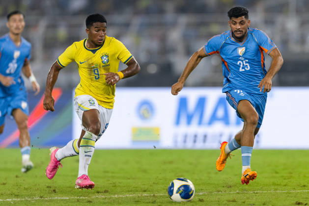 KOLKATA, INDIA - OCTOBER 3: Endrick Felipe Moreira de Sousa of Brazil and Mehtab Singh of India duel for the ball during friendly match between India and Brazil at the Vivekananda Yuba Bharati Krirangan (VYBK) Stadium in Kolkata, India on 3rd October, 2026 Copyright: xUnnatixNaidux Sportspressphoto_SPR245223