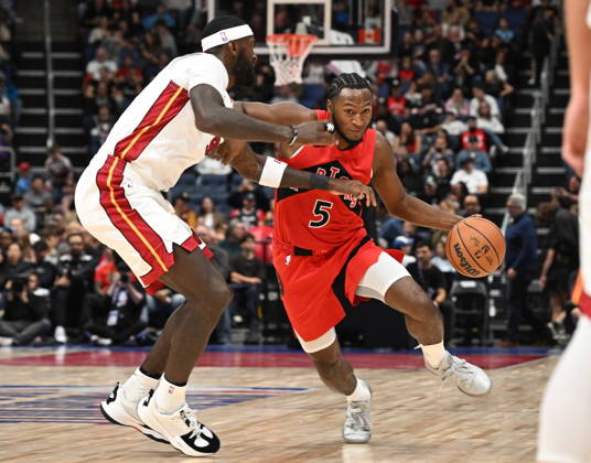October 3, 2026, Quebec, On, Canada: Toronto Raptors Immanuel Quickley drives past Miami Heat s Bobby Portis Jr. during NBA, Basketball Herren, USA preseason basketball action in Quebec City, Saturday, Oct. 3, 2026. Canada News - October 3, 2026  - ZUMAc35_ 20261003_zaf_c35_120 Copyright: xJacquesxBoissinotx