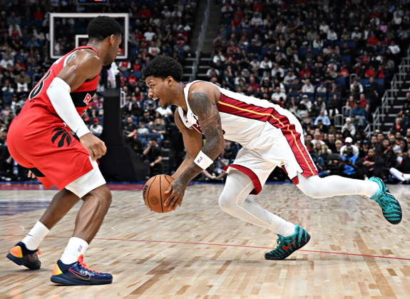October 3, 2026, Quebec, On, Canada: Miami Heat s Myron Gardner, right, looks to pass as Toronto Raptors Jaden Bradley defends during NBA, Basketball Herren, USA preseason basketball action in Quebec City, Saturday, Oct. 3, 2026. Canada News - October 3, 2026  - ZUMAc35_ 20261003_zaf_c35_133 Copyright: xJacquesxBoissinotx