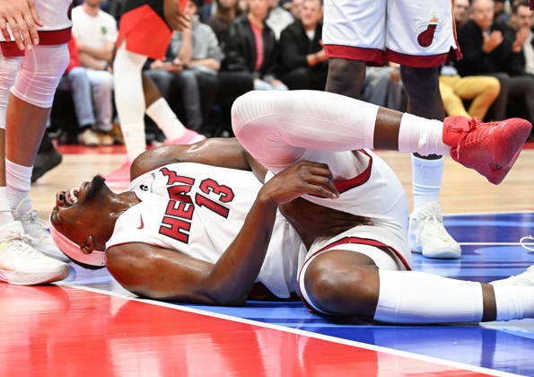 October 3, 2026, Quebec, On, Canada: Miami Heat s Bam Adebayo reacts in pain during preseason NBA, Basketball Herren, USA basketball action against the Toronto Raptors in Quebec City, Saturday, Oct. 3, 2026. Canada News - October 3, 2026  - ZUMAc35_ 20261003_zaf_c35_136 Copyright: xJacquesxBoissinotx