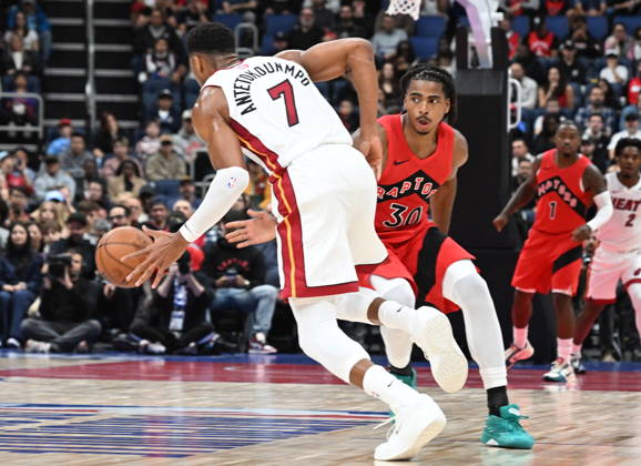 October 3, 2026, Quebec, On, Canada: Miami Heat s Giannis Antetokounmpo drives as Toronto Raptors Collin Murray-Boyles defends during NBA, Basketball Herren, USA preseason basketball action in Quebec City, Saturday, Oct. 3, 2026. Canada News - October 3, 2026  - ZUMAc35_ 20261003_zaf_c35_140 Copyright: xJacquesxBoissinotx