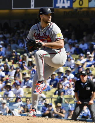 Atlanta Braves reliever Victor Mederos winds up to deliver against Los Angeles Dodgers Teoscar Hernandez in the fourth inning in game one of the National League Division Series at Dodger Stadium on Saturday, October 3, 2026 in Los Angeles, California.  LAP20261003802 JIMxRUYMEN