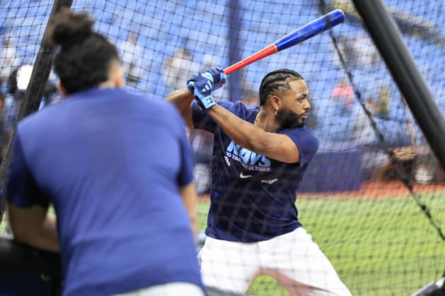 October 3, 2026, St. Petersburg, Florida, USA: Tampa Bay Rays third baseman Junior Caminero (13) batting in the cage during pregame warmups prior to game one of the ALDS for the 2026 MLB, Baseball Herren, USA Playoffs against the New York Yankees on October 3, 2026 at Tropicana Field. The Rays beat the Yankees 1-0. St. Petersburg USA - ZUMAh180 20261003_zsp_h180_012 Copyright: xKimxHukarix