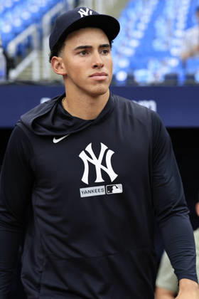 October 3, 2026, St. Petersburg, Florida, USA: New York Yankees shortstop George Lombard Jr. (96) takes the field during pregame warmups prior to game one of the ALDS for the 2026 MLB, Baseball Herren, USA Playoffs against the Tampa Bay Rays on October 3, 2026 at Tropicana Field. The Rays beat the Yankees 1-0. St. Petersburg USA - ZUMAh180 20261003_zsp_h180_008 Copyright: xKimxHukarix