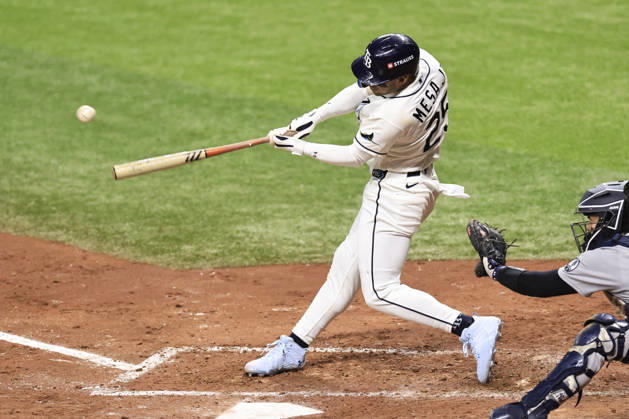 October 3, 2026, St. Petersburg, Florida, USA: Tampa Bay Rays right fielder Victor Mesa Jr. (25) singles to left field in the fourth inning of game one of the ALDS for the 2026 MLB, Baseball Herren, USA Playoffs against the New York Yankees on October 3, 2026 at Tropicana Field. The Rays beat the Yankees 1-0. St. Petersburg USA - ZUMAh180 20261003_zsp_h180_067 Copyright: xKimxHukarix