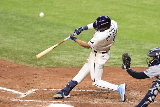 October 3, 2026, St. Petersburg, Florida, USA: Tampa Bay Rays second baseman Richie Palacios (1) pops out to New York Yankees shortstop George Lombard Jr. (96) in the fourth inning of game one of the ALDS for the 2026 MLB, Baseball Herren, USA Playoffs on October 3, 2026 at Tropicana Field. The Rays beat the Yankees 1-0. St. Petersburg USA - ZUMAh180 20261003_zsp_h180_060 Copyright: xKimxHukarix