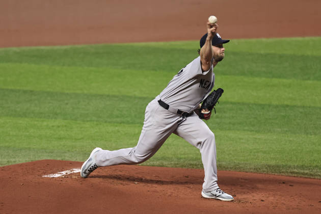 October 3, 2026, St. Petersburg, Florida, USA: New York Yankees starting pitcher Gerrit Cole (45) delivers a pitch during the first inning of game one of the ALDS for the 2026 MLB, Baseball Herren, USA Playoffs on October 3, 2026 at Tropicana Field. The Rays beat the Yankees 1-0. St. Petersburg USA - ZUMAh180 20261003_zsp_h180_047 Copyright: xKimxHukarix