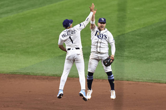 October 3, 2026, St. Petersburg, Florida, USA: Tampa Bay Rays infielders Taylor Walls (6) and Richie Palacious (1) celebrate the win after game one of the ALDS for the 2026 MLB, Baseball Herren, USA Playoffs against the New York Yankees on October 3, 2026 at Tropicana Field. The Rays beat the Yankees 1-0. St. Petersburg USA - ZUMAh180 20261003_zsp_h180_109 Copyright: xKimxHukarix