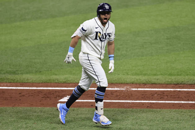 October 3, 2026, St. Petersburg, Florida, USA: Tampa Bay Rays first baseman Jonathan Aranda (8) homers to right center field in the third inning of game one of the ALDS for the 2026 MLB, Baseball Herren, USA Playoffs against the New York Yankees on October 3, 2026 at Tropicana Field. The Rays beat the Yankees 1-0. St. Petersburg USA - ZUMAh180 20261003_zsp_h180_106 Copyright: xKimxHukarix
