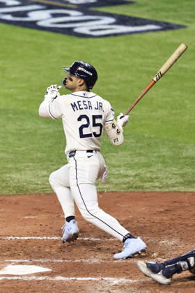 October 3, 2026, St. Petersburg, Florida, USA: Tampa Bay Rays right fielder Victor Mesa Jr. (25) singles to left field in the fourth inning of game one of the ALDS for the 2026 MLB, Baseball Herren, USA Playoffs against the New York Yankees on October 3, 2026 at Tropicana Field. The Rays beat the Yankees 1-0. St. Petersburg USA - ZUMAh180 20261003_zsp_h180_107 Copyright: xKimxHukarix