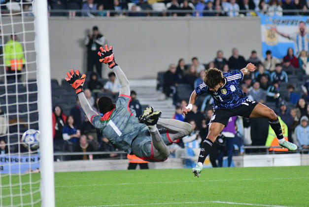 Gol de Giuliano Simeone - Argentina vs Burkina Faso - Partido amistoso - 3 de octubre de 2026 - Estadio Monumental - Buenos Aires - Foto: Fabian Ramella - Prensa CABJ -