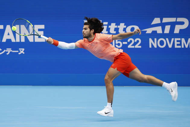October 4, 2026, Tokyo, Japan: Carlos Alcaraz (Spain) returns a shot against Denis Shapovalov (Canada) during their quarterfinal match at the Kinoshita Group Japan Open Tennis Championships at Ariake Colosseum in Tokyo. Shapovalov suffered an injury, forcing him to retire early in the second set. The tournament runs from September 29 to October 6. Alcaraz won 7-6(3), 2-1 Tokyo Japan - ZUMAm191 20261004_aap_m191_083 Copyright: xRodrigoxReyesxMarinx