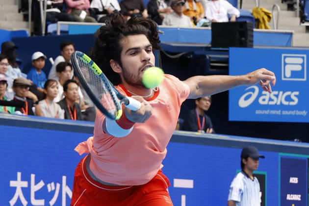 October 4, 2026, Tokyo, Japan: Carlos Alcaraz (Spain) returns a shot against Denis Shapovalov (Canada) during their quarterfinal match at the Kinoshita Group Japan Open Tennis Championships at Ariake Colosseum in Tokyo. Shapovalov suffered an injury, forcing him to retire early in the second set. The tournament runs from September 29 to October 6. Alcaraz won 7-6(3), 2-1 Tokyo Japan - ZUMAm191 20261004_aap_m191_065 Copyright: xRodrigoxReyesxMarinx