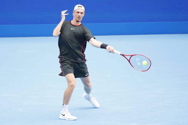 October 4, 2026, Tokyo, Japan: Denis Shapovalov (Canada) returns a shot against Carlos Alcaraz (Spain) during their quarterfinal match at the Kinoshita Group Japan Open Tennis Championships at Ariake Colosseum in Tokyo. Shapovalov suffered an injury, forcing him to retire early in the second set. The tournament runs from September 29 to October 6. Alcaraz won 7-6(3), 2-1 Tokyo Japan - ZUMAm191 20261004_aap_m191_060 Copyright: xRodrigoxReyesxMarinx