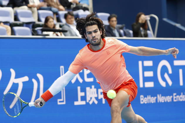 October 4, 2026, Tokyo, Japan: Carlos Alcaraz (Spain) returns a shot against Denis Shapovalov (Canada) during their quarterfinal match at the Kinoshita Group Japan Open Tennis Championships at Ariake Colosseum in Tokyo. Shapovalov suffered an injury, forcing him to retire early in the second set. The tournament runs from September 29 to October 6. Alcaraz won 7-6(3), 2-1 Tokyo Japan - ZUMAm191 20261004_aap_m191_058 Copyright: xRodrigoxReyesxMarinx