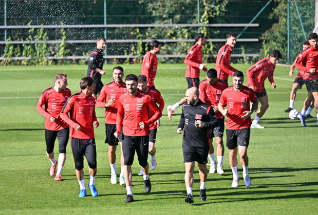 Turkish national team, Nationalteam trains in Liege ahead of Italy match LIEGE, BELGIUM - OCTOBER 04: Head coach Vincenzo Montella leads the Turkish National Football Team during their final training session at the SL16 Football Campus ahead of an upcoming match against Italy, in Liege, Belgium on October 04, 2026. Dursun Aydemir Anadolu Liege Belgium. Editorial use only. Please get in touch for any other usage.  Copyright: x2026xAnadoluxDursunxAydemirx