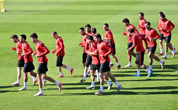 Turkish national team, Nationalteam trains in Liege ahead of Italy match LIEGE, BELGIUM - OCTOBER 04: Head coach Vincenzo Montella leads the Turkish National Football Team during their final training session at the SL16 Football Campus ahead of an upcoming match against Italy, in Liege, Belgium on October 04, 2026. Dursun Aydemir Anadolu Liege Belgium. Editorial use only. Please get in touch for any other usage.  Copyright: x2026xAnadoluxDursunxAydemirx
