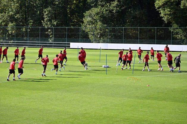 Turkish national team, Nationalteam trains in Liege ahead of Italy match LIEGE, BELGIUM - OCTOBER 04: Head coach Vincenzo Montella leads the Turkish National Football Team during their final training session at the SL16 Football Campus ahead of an upcoming match against Italy, in Liege, Belgium on October 04, 2026. Dursun Aydemir Anadolu Liege Belgium. Editorial use only. Please get in touch for any other usage.  Copyright: x2026xAnadoluxDursunxAydemirx