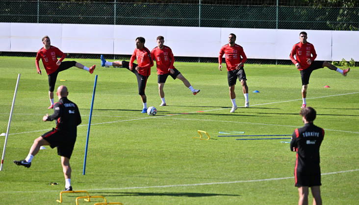 Turkish national team, Nationalteam trains in Liege ahead of Italy match LIEGE, BELGIUM - OCTOBER 04: Head coach Vincenzo Montella leads the Turkish National Football Team during their final training session at the SL16 Football Campus ahead of an upcoming match against Italy, in Liege, Belgium on October 04, 2026. Dursun Aydemir Anadolu Liege Belgium. Editorial use only. Please get in touch for any other usage.  Copyright: x2026xAnadoluxDursunxAydemirx