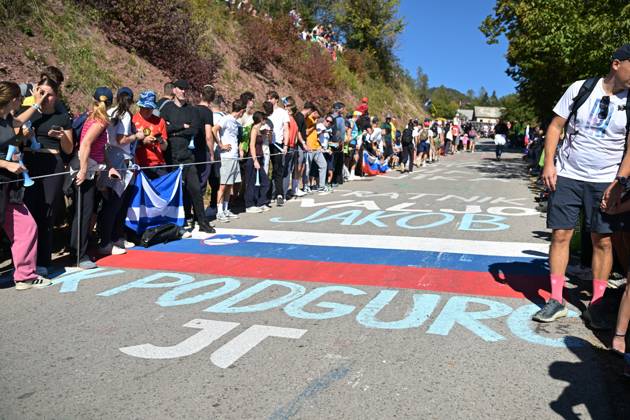 Cycling fans pictured during the elite men Road Race race (196,2 km) at the cycling UEC Road European Championships, in Ljubljana, Slovenia Sunday 4 October 2026. The UEC Road European Championships are taking place from 02 to 07 October in Ljubljana, Slovenia. DAVIDxPINTENS  x188697658x