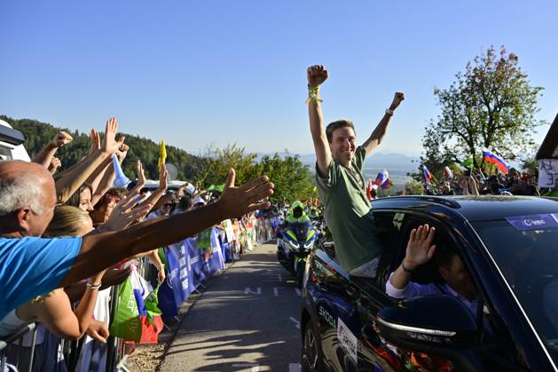 UEC 2026 Road European Championships Ljubljana 04 10 2026 LJUBLJANA, SLOVENIA - OCTOBER 04 : Pogacar Tadej (SLO) greeting the supporters during the Men Elite cycling road race at the 2026 UEC Road European Championships Ljubljana, an UCI Continental Championships cycling race of 196,3 km with start in Ljubljana and finish in Sencur on October 4, 2026 in Ljubljana, Slovenia, 04 10 2026 Ljubljana Slovenia  Copyright: xJanxDexMeuleneirx