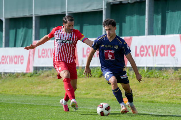 Demir Xhemalija (FC Luzern, 34) im Zweikampf mit Christian Günter Christian Guenter (SC Freiburg, 30) , Deutschland, Fussball, Testspiel, SC Freiburg vs. FC Luzern, 03.10.2026, Europa-Park Stadion, Trainingsplatz, Freiburg Freiburg Europa-Park Stadion, Trainingspl Baden-Wuerttemberg Deutschland Copyright: xArnexAmbergx